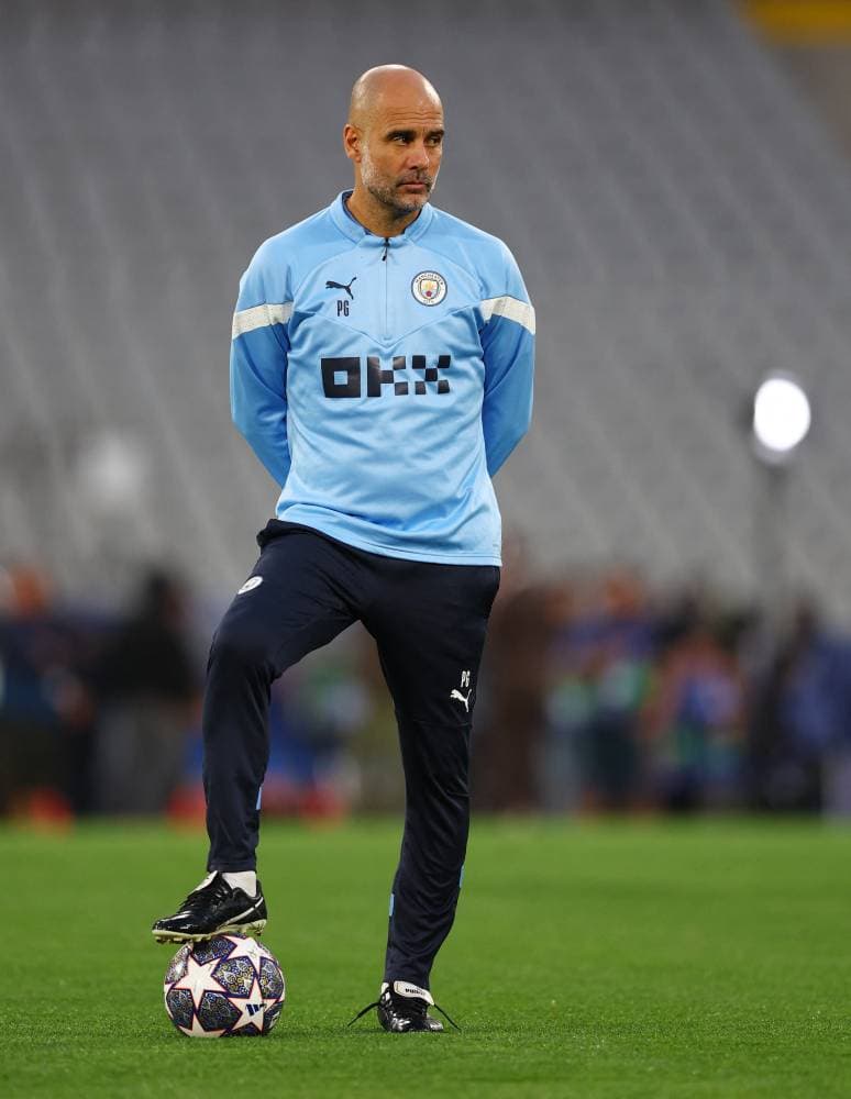 جوارديولا خلال مران السيتي. رويترز