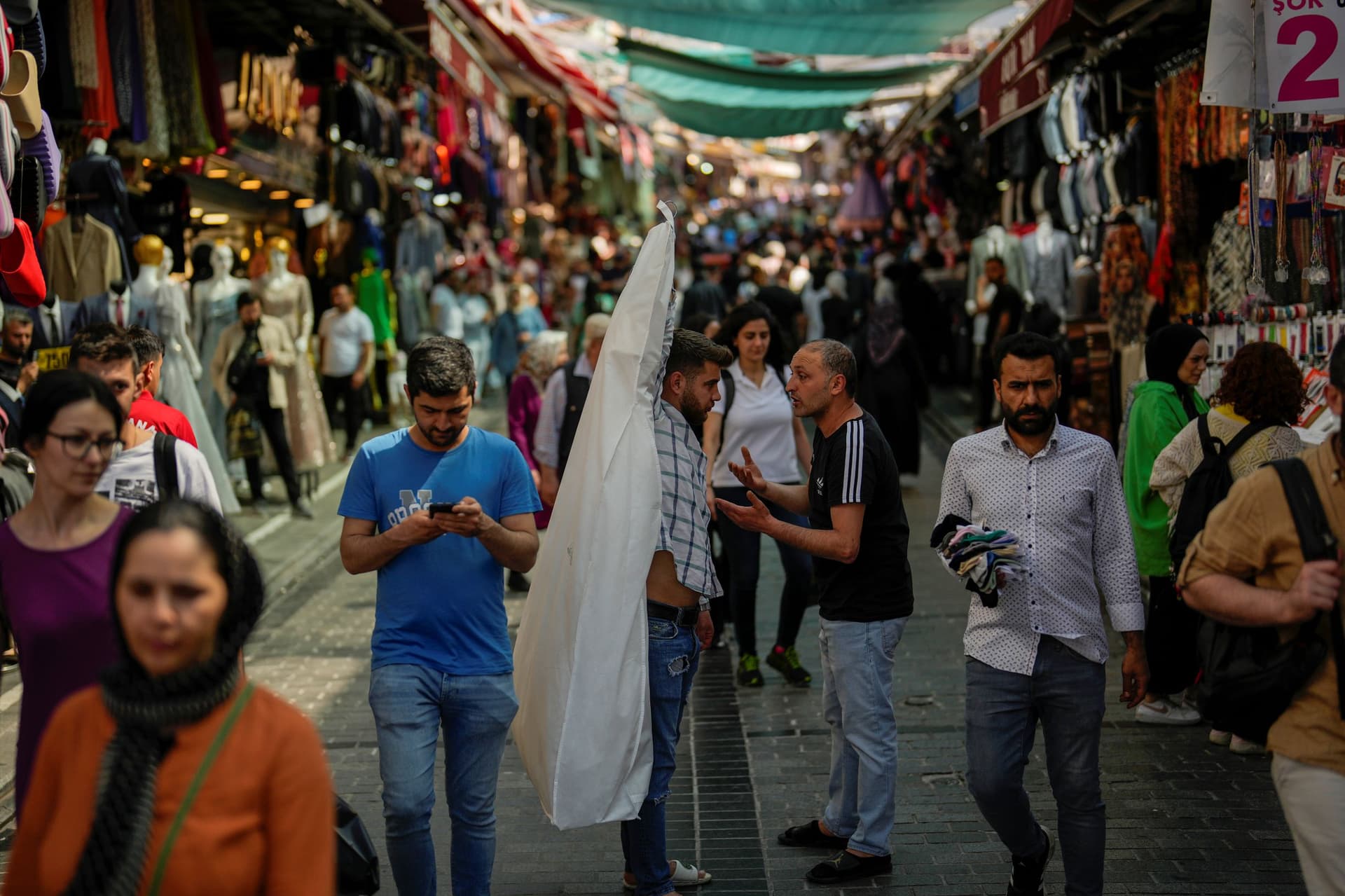 إردوغان يلمح إلى رفع معدلات الفائدة للتصدي للتضخم في تركيا