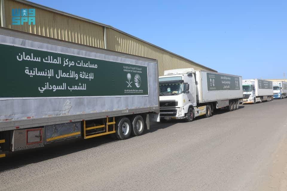 16 شاحنة إغاثة سعودية إلى السودان ضمن الجسر البحري