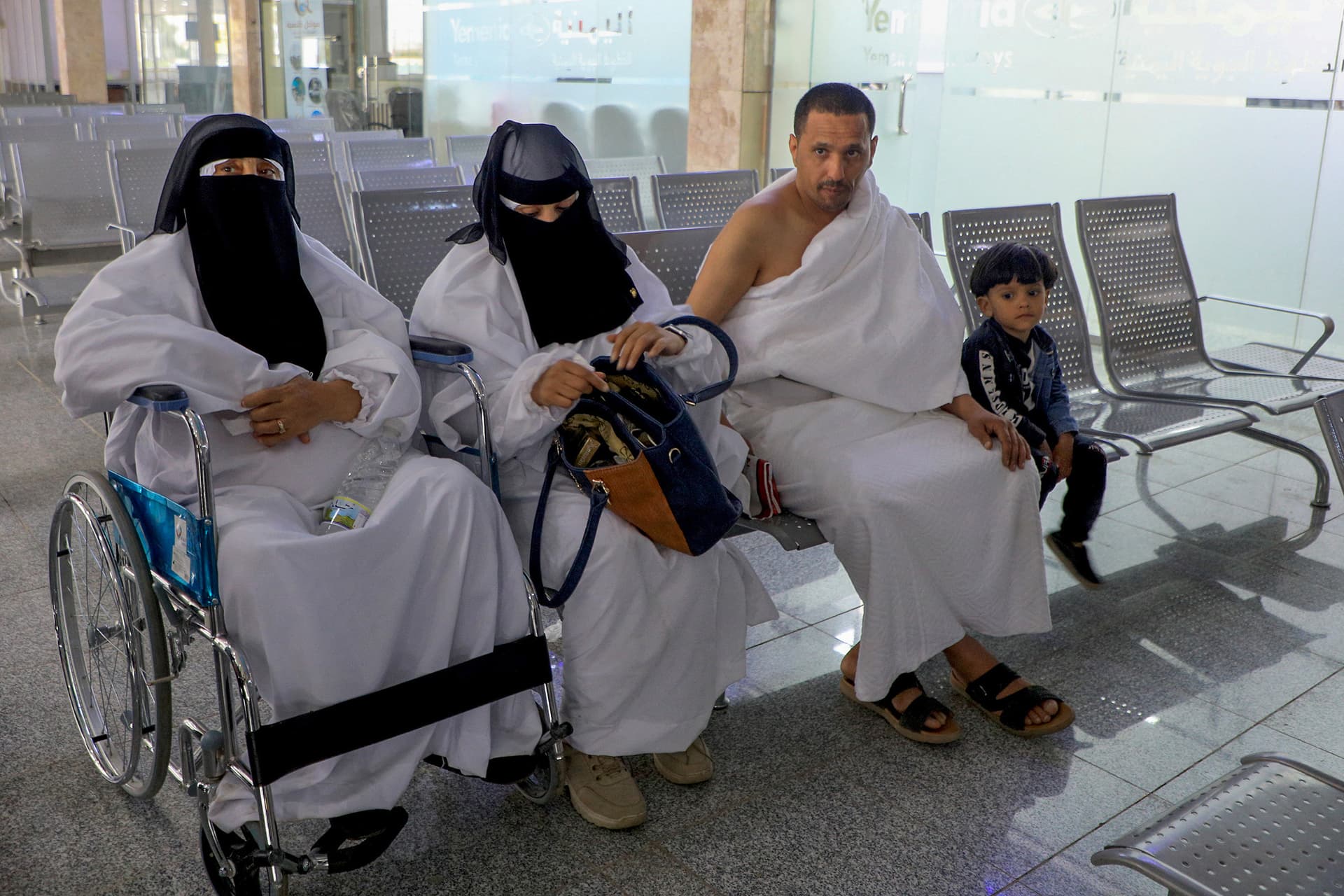 إقلاع أول رحلة تجارية مباشرة من مطار صنعاء إلى السعودية منذ 2016