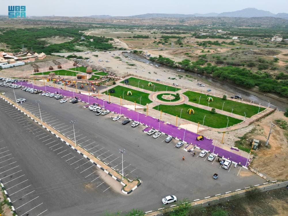 تتدفق مياه العين الحارة من عدة عيون دائمة الجريان."واس"