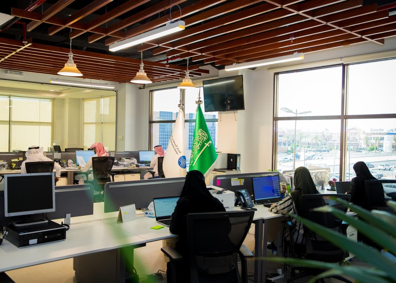 مراجعة سلالم الرواتب الوظيفية للأجهزة العامة .. وتحديد البدلات والمكافآت للعاملين