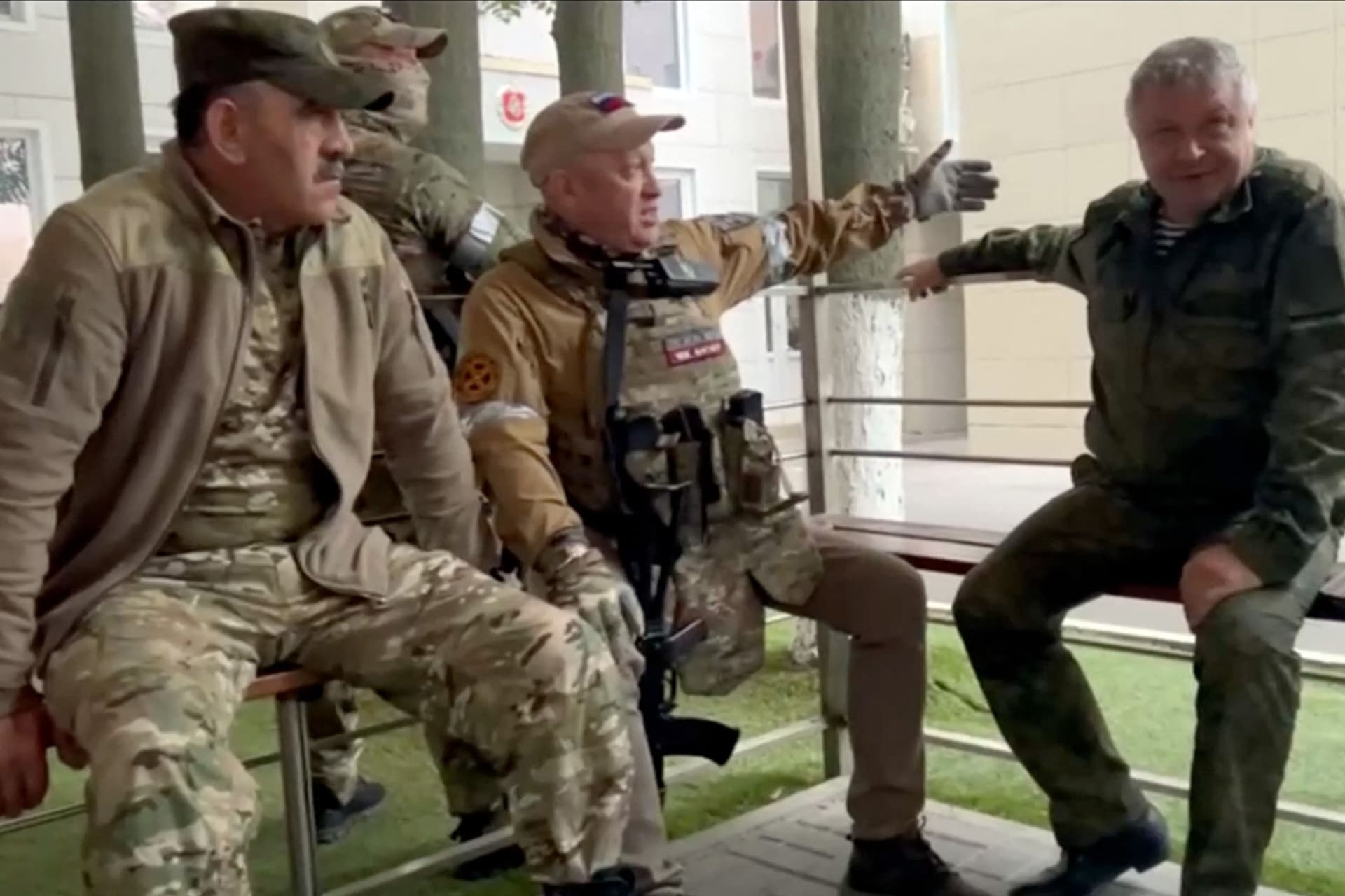 بوتين يعتبر تمرد بريغوجين "طعنة في الظهر" .. ومقاتلو فاغنر يزحفون إلى موسكو