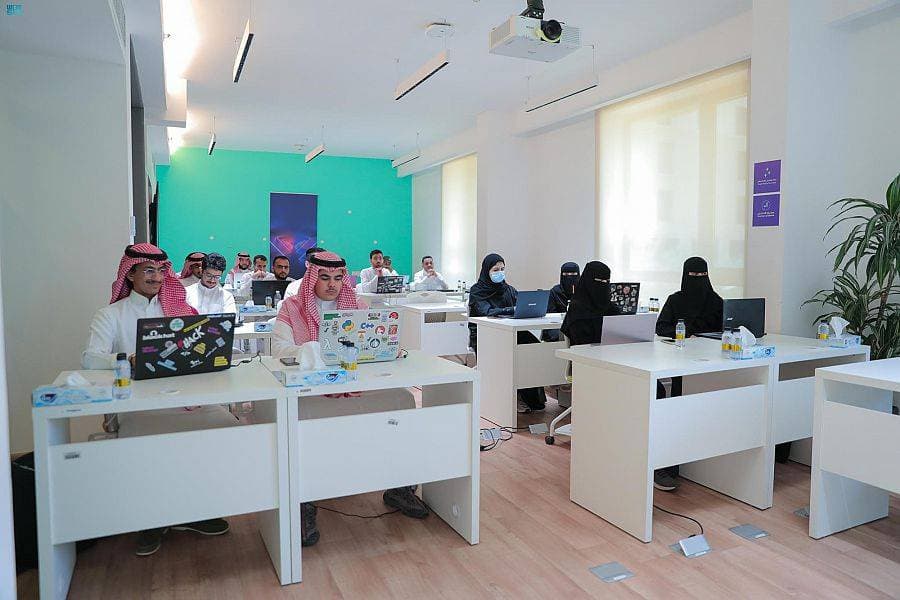 أسهمت الأكاديمية في تطوير وإطلاق برامج تقنية في فترات قياسية.