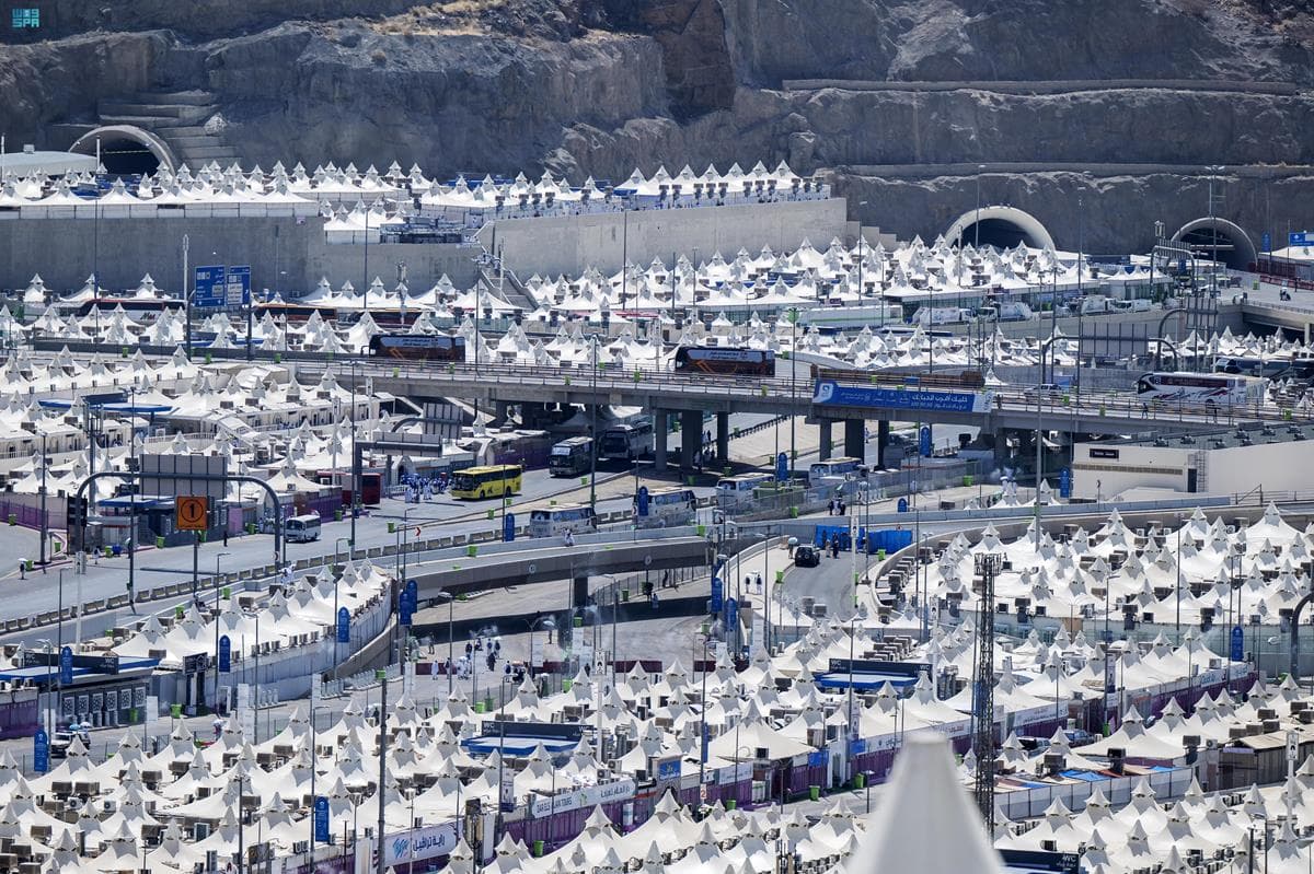  حجاج بيت الله الحرام يتوافدون إلى مشعر منى لقضاء يوم التروية