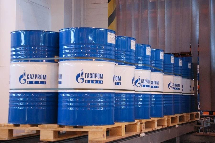 روسيا تمدد إجراءات التعامل مع سقف أسعار النفط حتى نهاية 2023