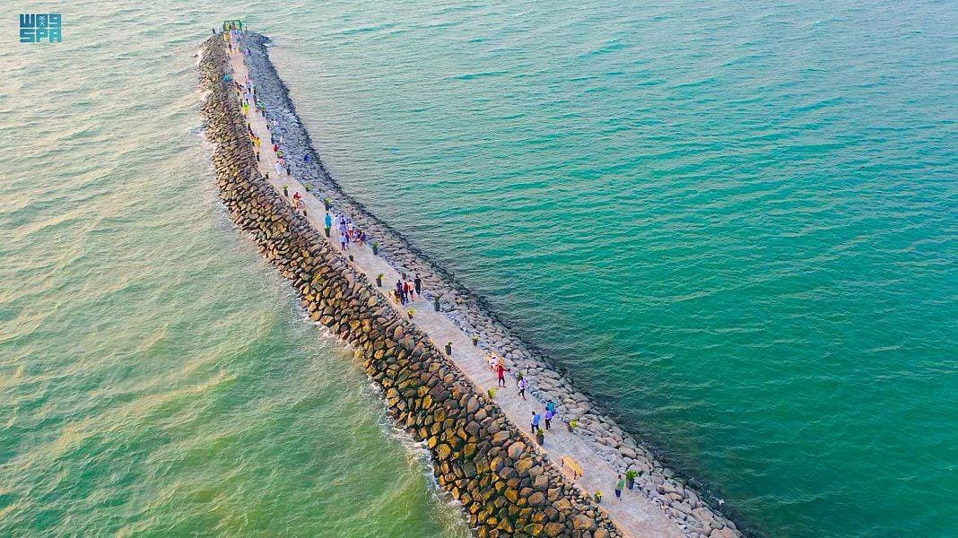 ممر الغروب وساحة المعايدة في جيزان تجذبان الزوار