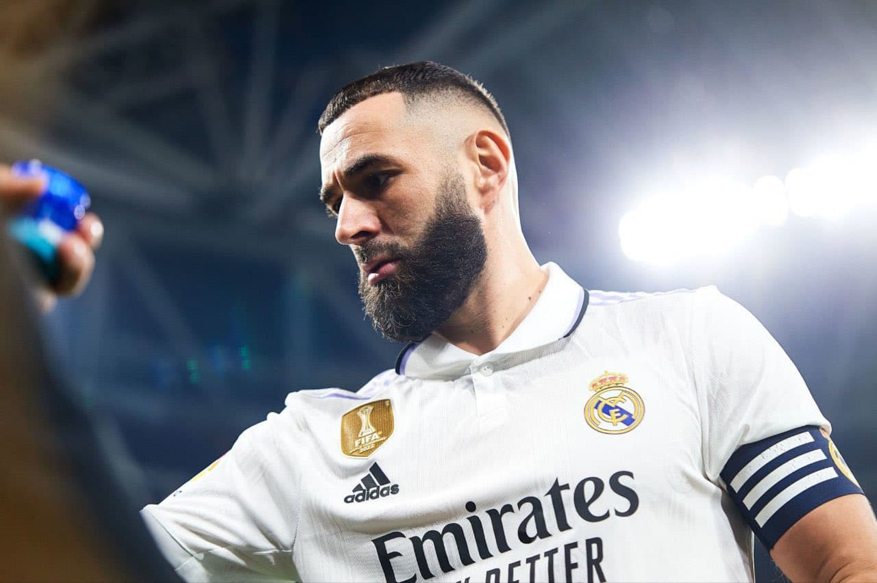 ريال مدريد يعلن عن رحيل لاعبه كريم بنزيما