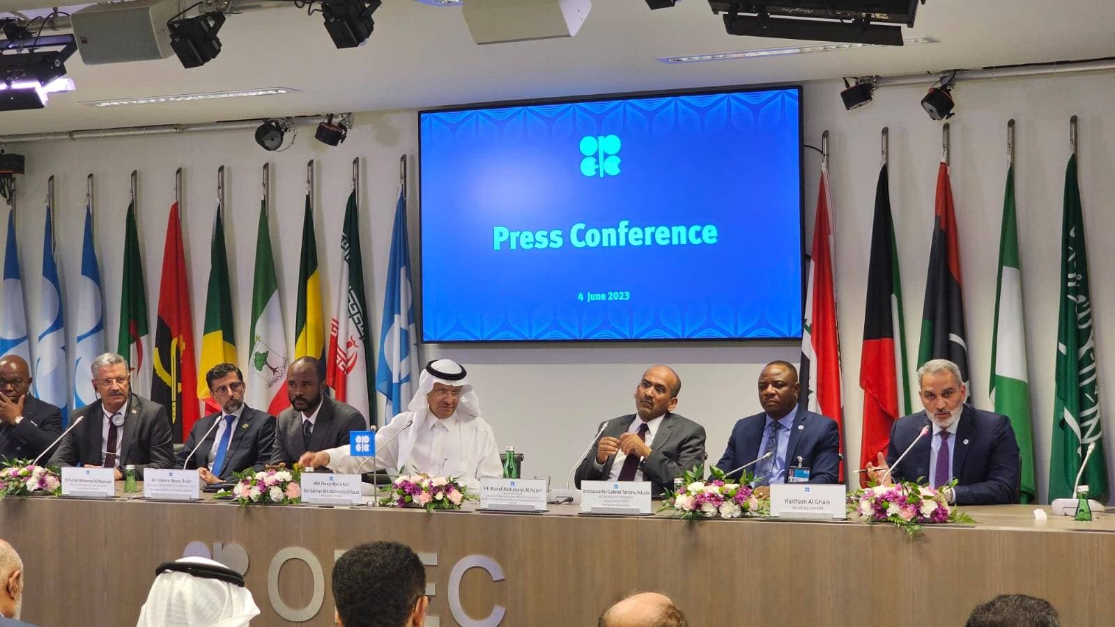 وزير الطاقة: نعمل كبنوك مركزية ناضجة للنفط .. دعم استقرار الأسواق ومنع التذبذب الحاد