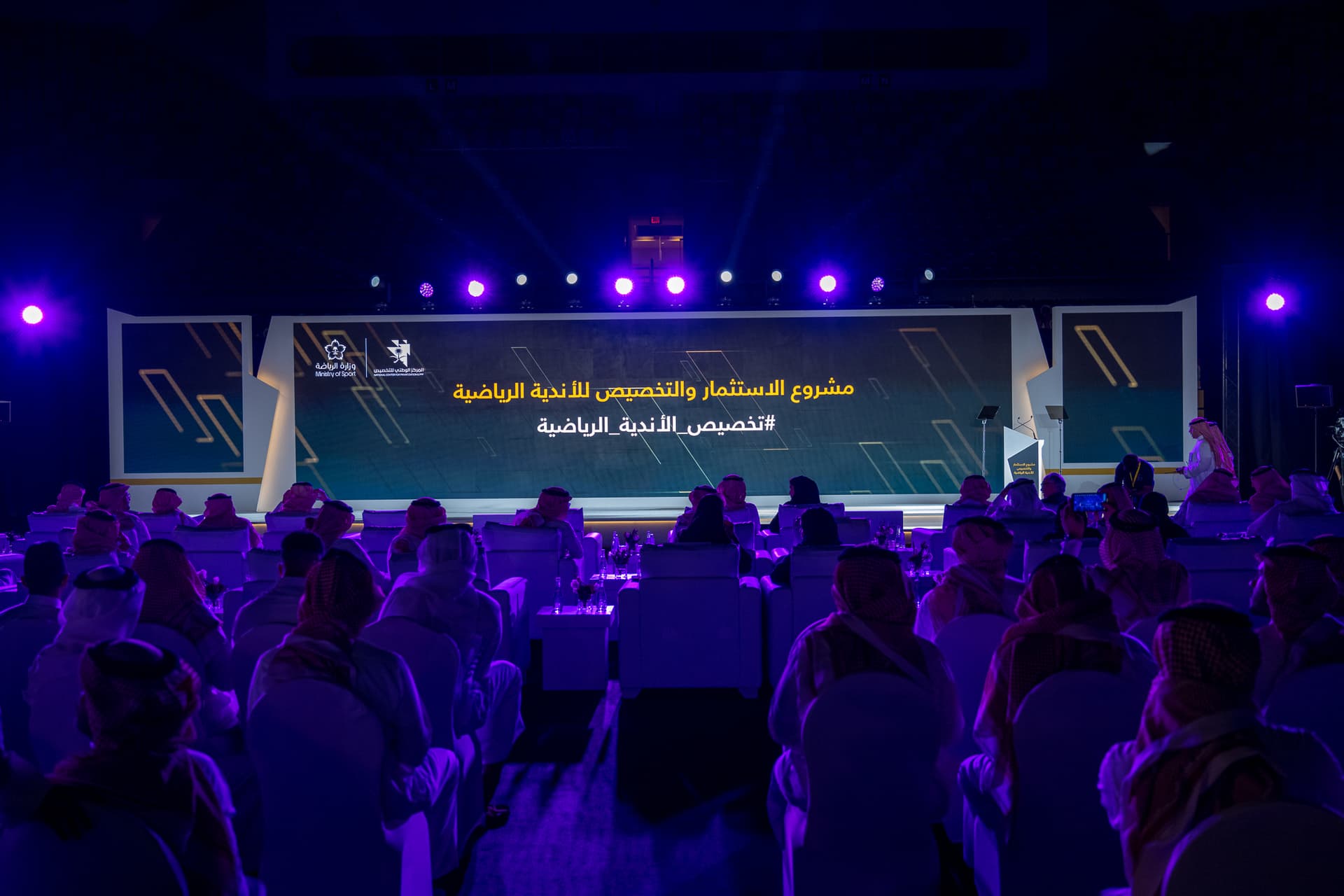 "الرياضة" : سلف الأندية لا تتجاوز 15 % من الإيرادات