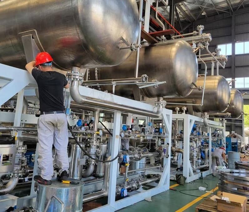 الصينيون يعززون مخزوناتهم من المواد الخام قبل ذروة الطلب الصيفي على الوقود