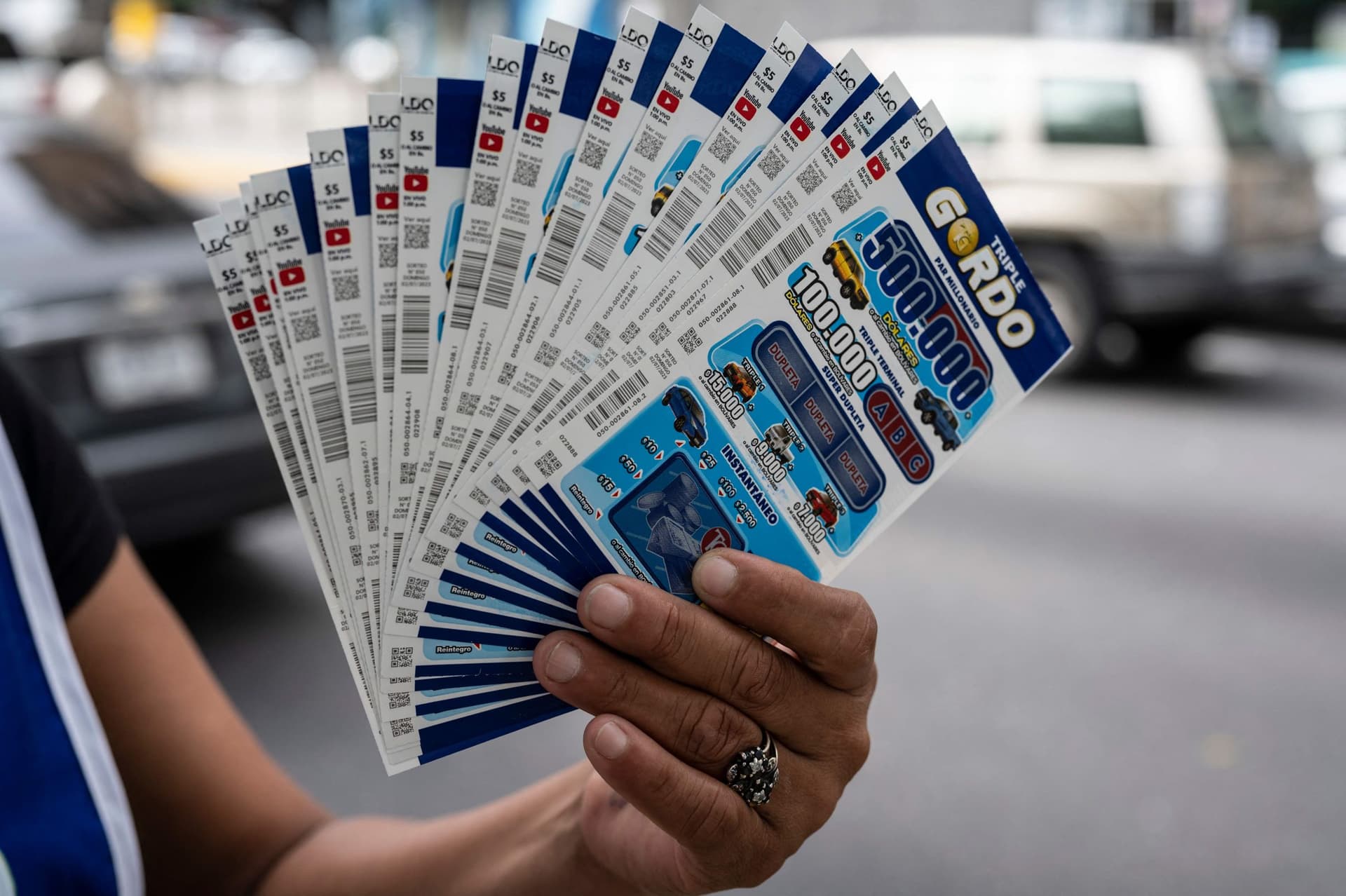 فنزويلا: طفرة متجددة في ألعاب اليانصيب بموازاة دولرة الاقتصاد