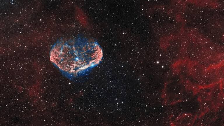  الجسم عبارة عن خيوط من الغاز والنجوم.