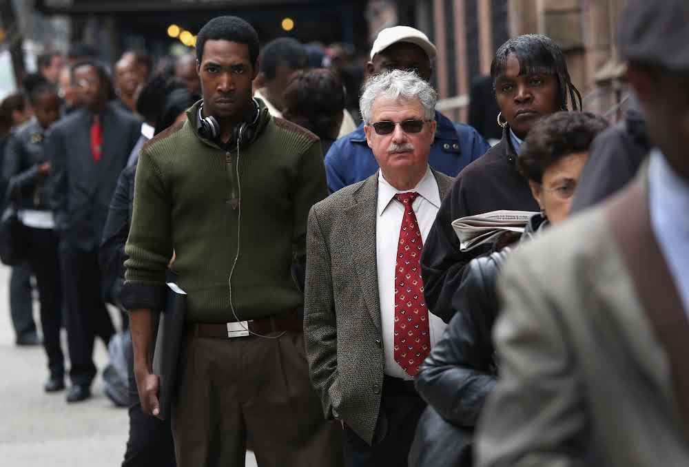 تراجع الطلبات تشير إلى استمرار نقص العمالة في بعض قطاعات السوق