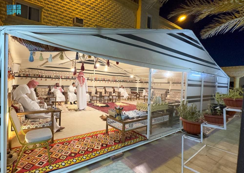 تشهد بيوت الشعر تطورا في صناعتها وتركيبها. "واس"