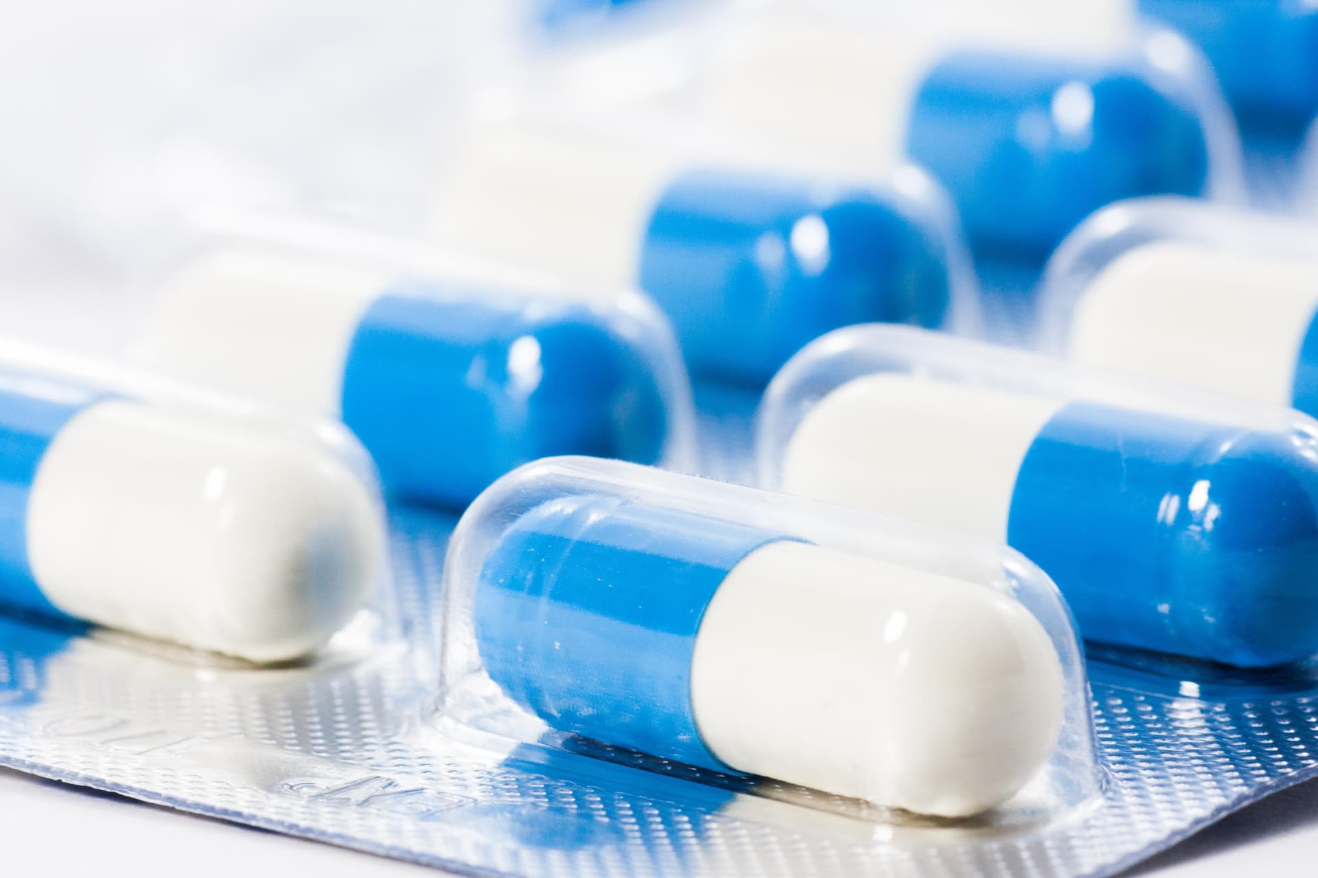 أوروبا تعزز إنتاج المضادات الحيوية لتلافي حدوث نقص في الشتاء