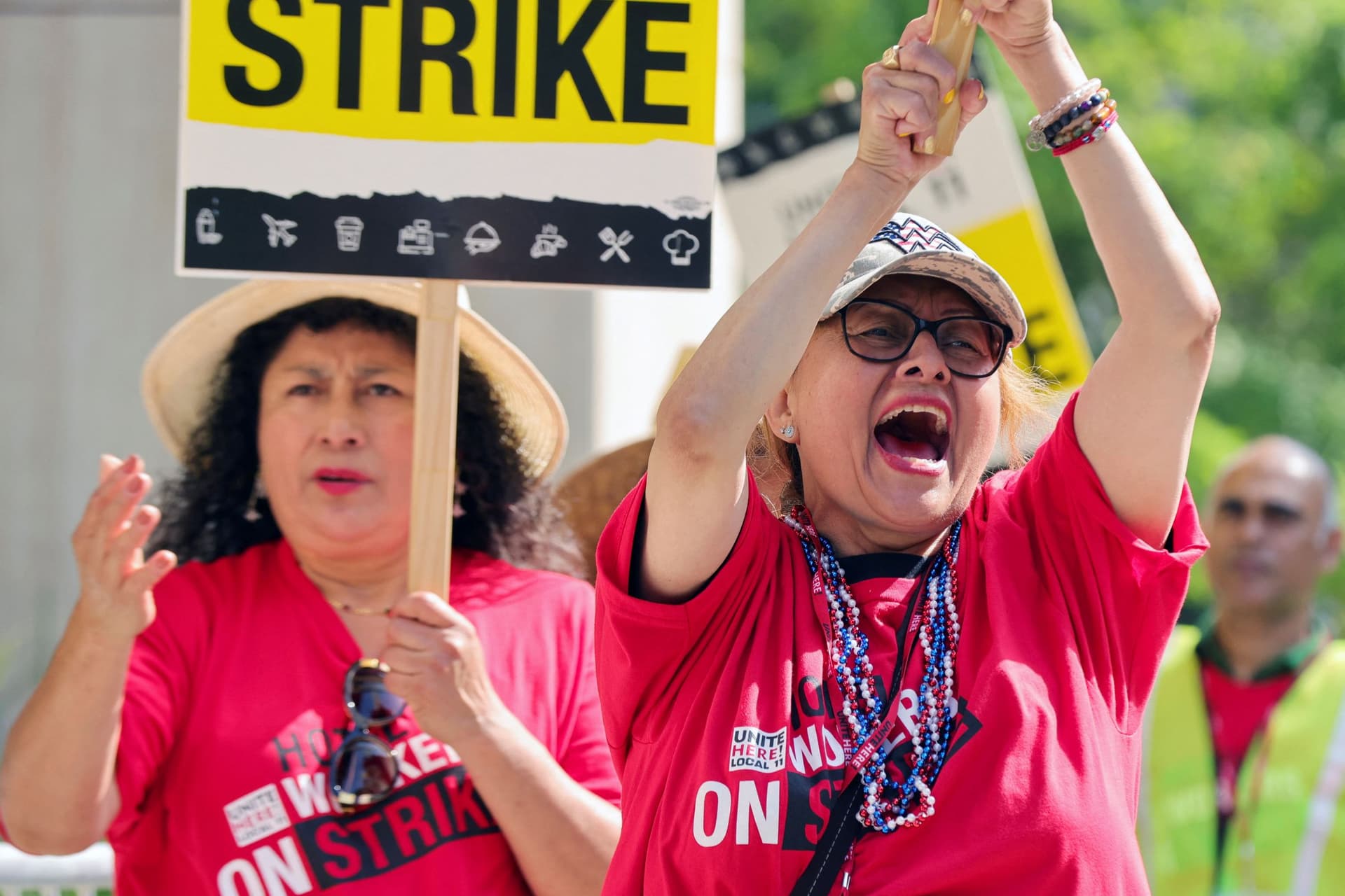 إضراب عمال الفنادق في لوس أنجلوس للمطالبة بزيادة الأجور