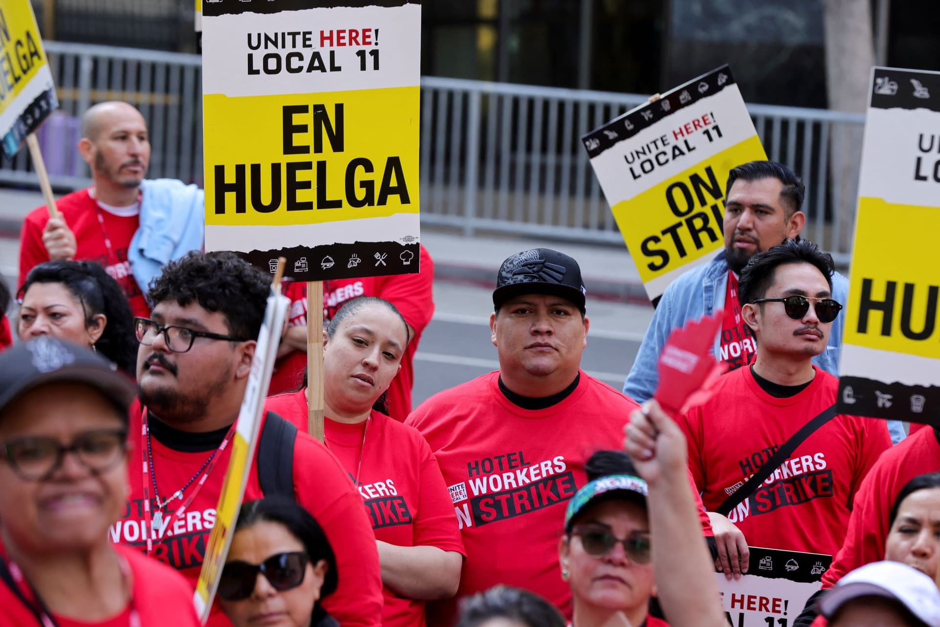 إضراب عمال الفنادق في لوس أنجلوس للمطالبة بزيادة الأجور