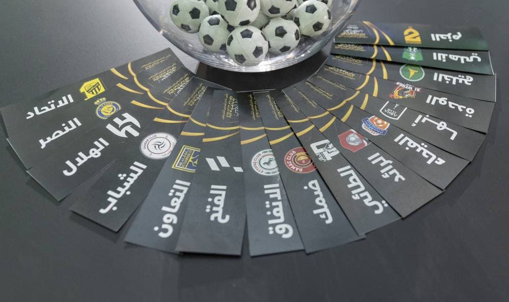 كرات الأندية قبل سحب قرعة كأس الملك أمس.