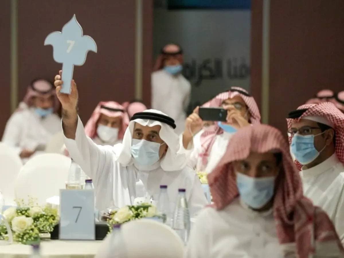 تتوزع العقارات ما بين سكنية وتجارية وزراعية وصناعية.