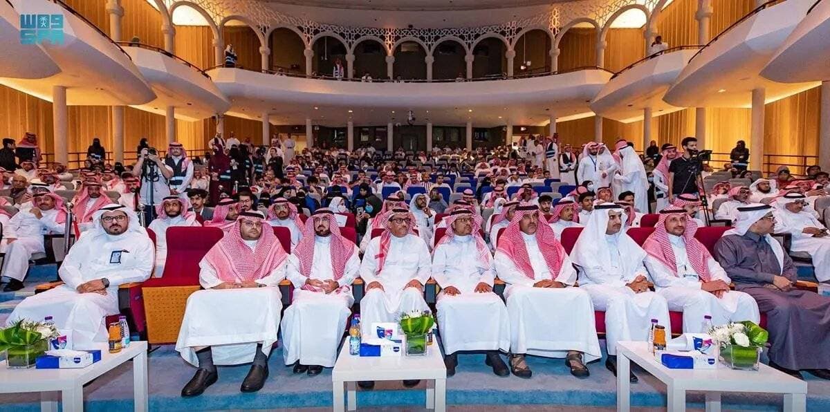 جانب من حضور سابق لمسرحية زهرة الخريف.