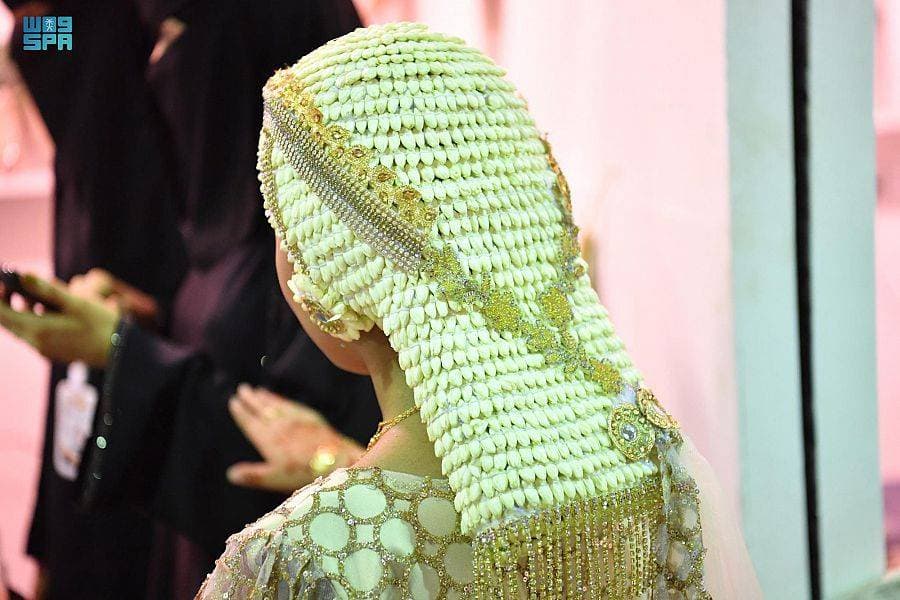 «العضية والحناء» .. زينة نساء جازان في العيد