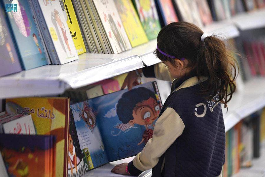 الليرة التركية تنخفض 4% وتقترب لمستويات متدنية 