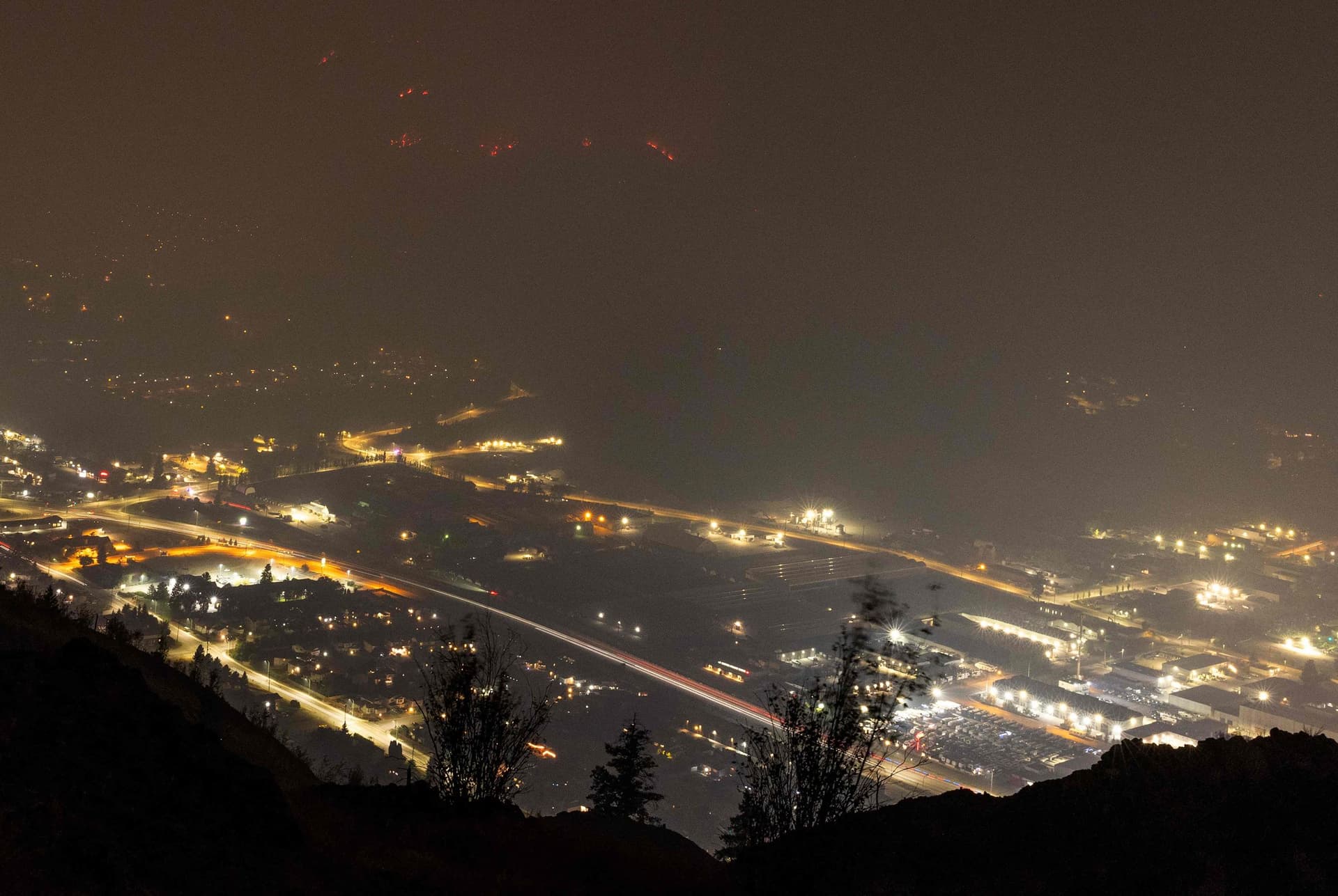 إجلاء 19 ألف شخص في الشمال الكندي بسبب الحرائق .. وإعلان للطوارئ