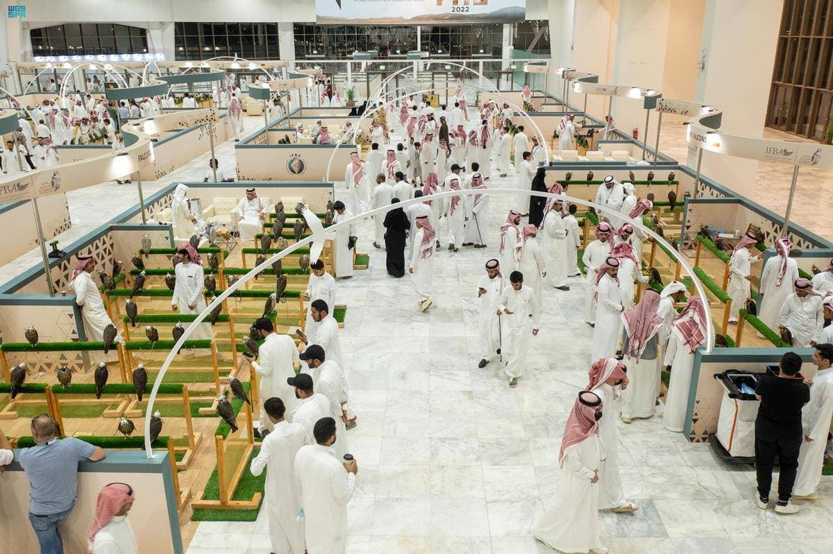 المزاد الدولي لمزارع إنتاج الصقور يحظى بمشاركة محلية ودولية مميزة.