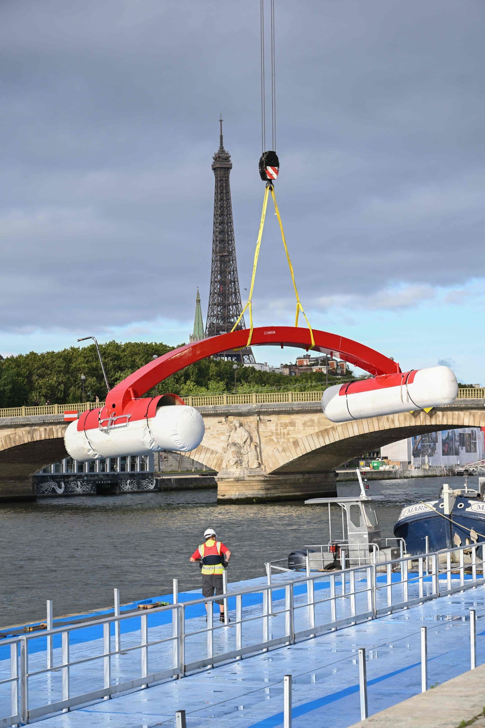 تلوث نهر السين يتسبب بإلغاء كأس العالم للسباحة في باريس