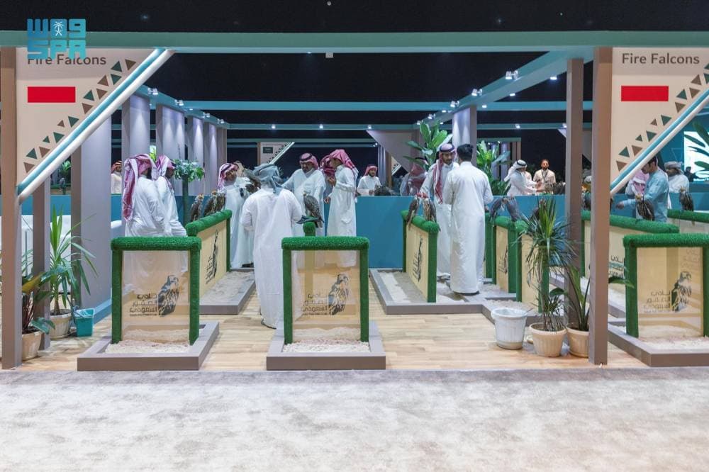  إجمالي عدد الصقور المشاركة في المزادات بلغ 411 صقراً.