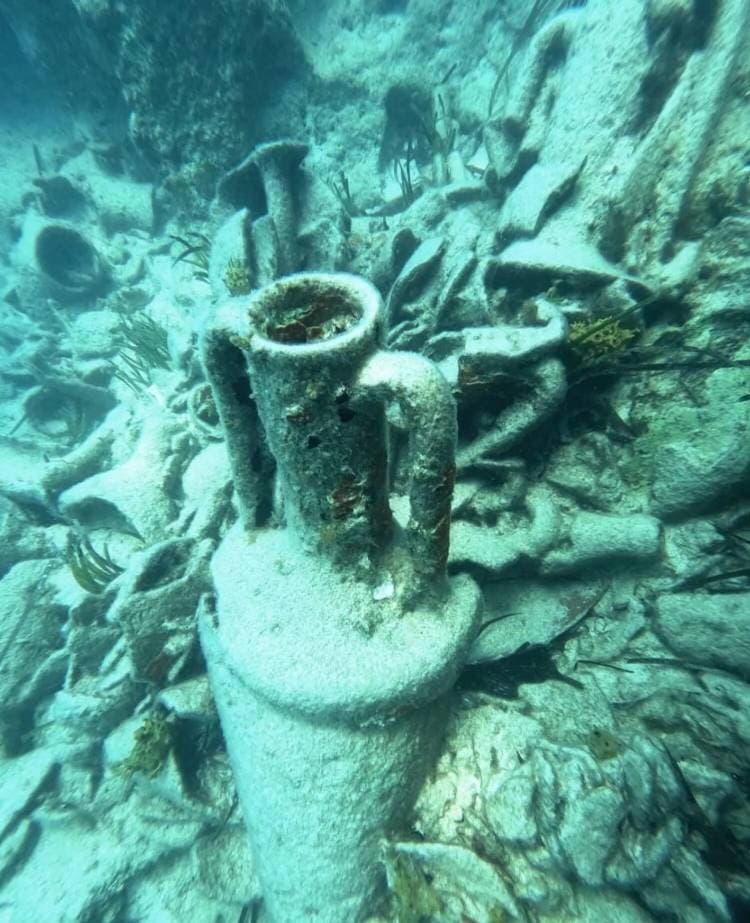 مصر .. العثور على كنز أثري وأوان من بقايا سفينة غارقة