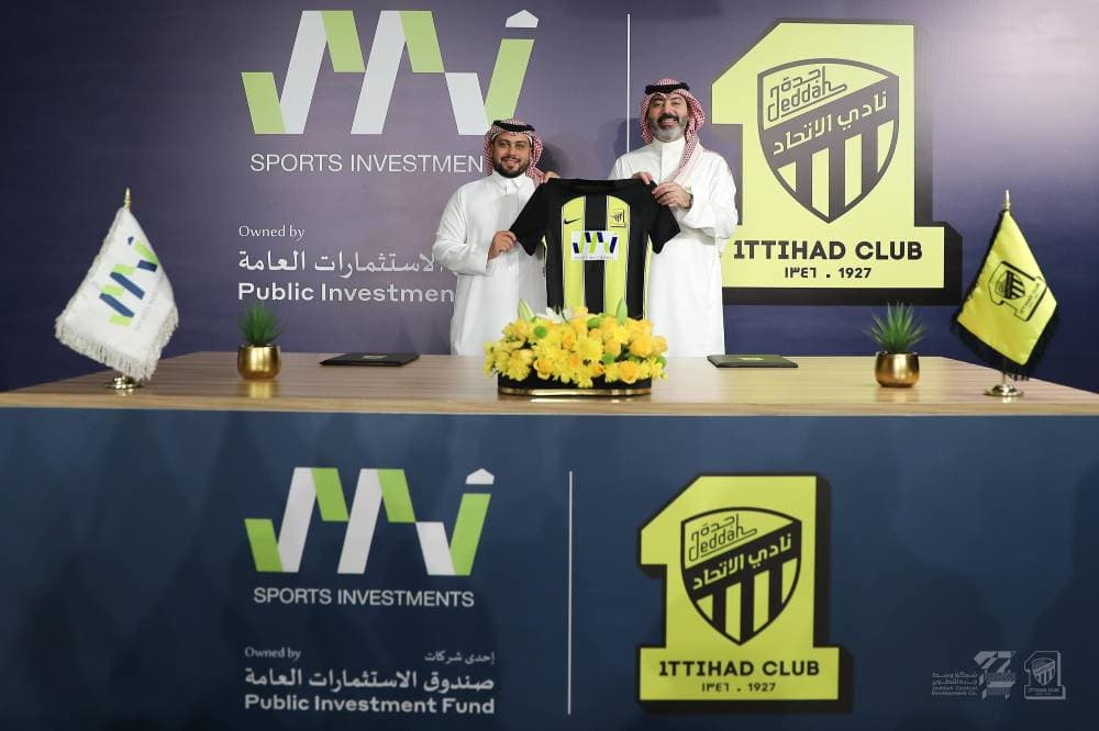 سواحل عسير .. نزهة تحت الغيم وجمال طبيعي وسط أمواج البحر