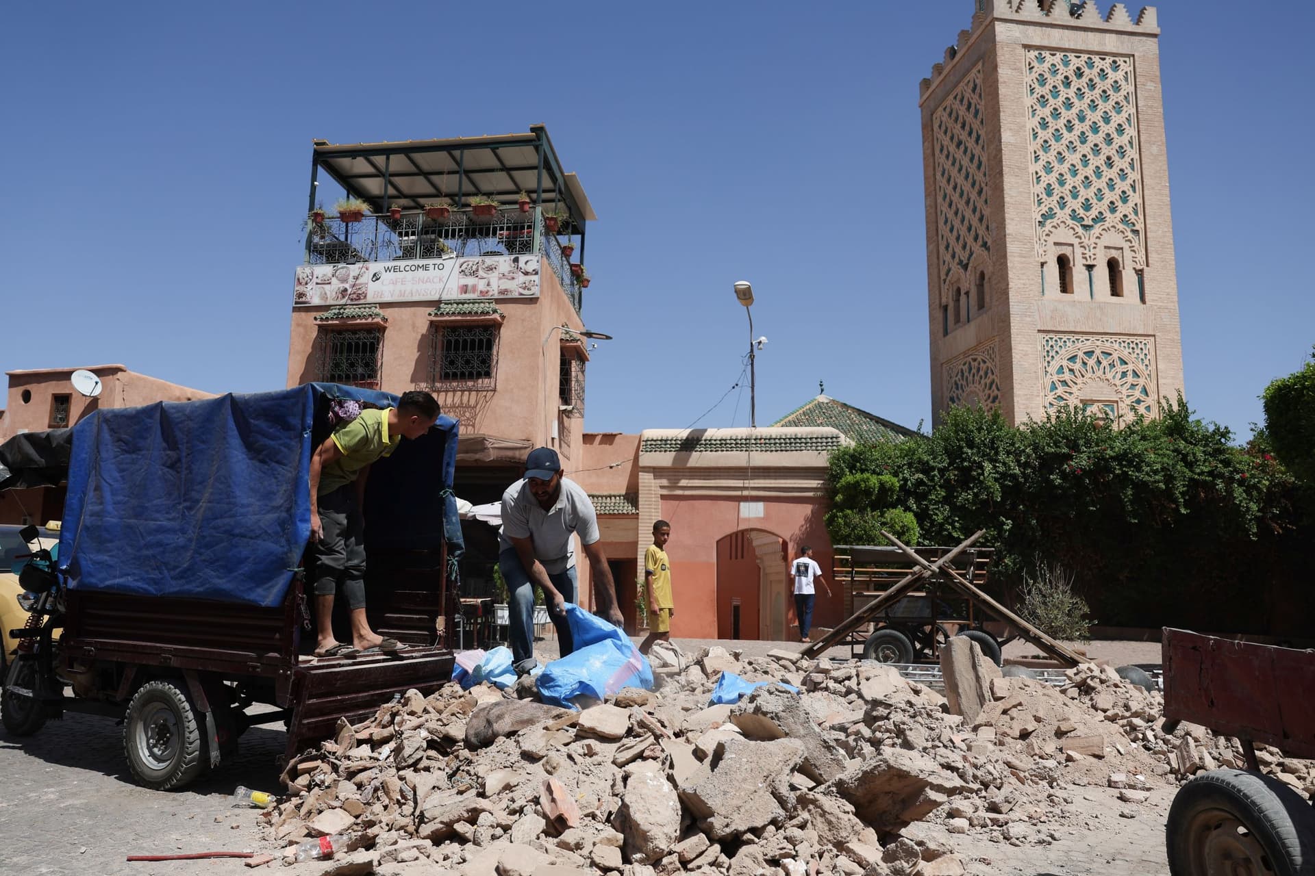 الجزائر تعرض خطة مساعدة طارئة لدعم المغرب