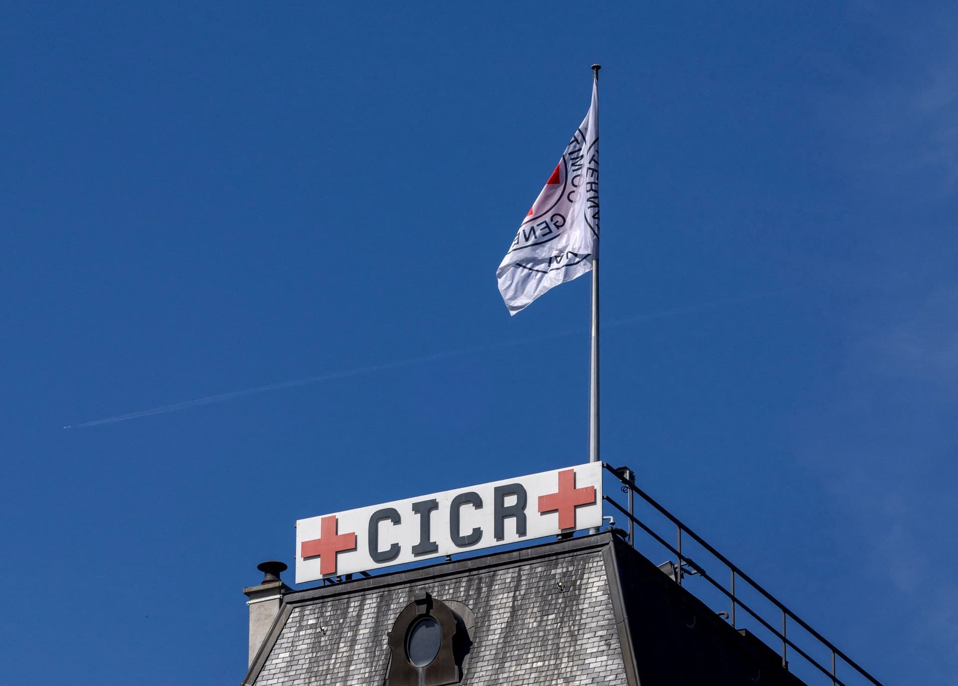 أزمة تمويل تواجه الصليب الأحمر.. إلغاء 270 وظيفة بحلول 2024