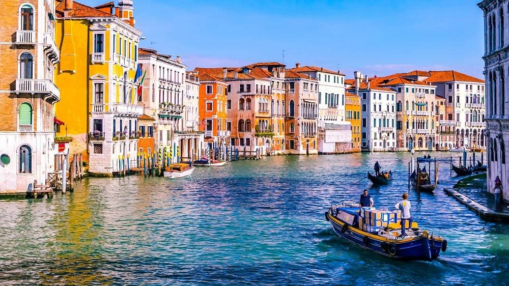 سيعفى من الضريبة الأشخاص الذين تقل أعمارهم عن 14 عاما.