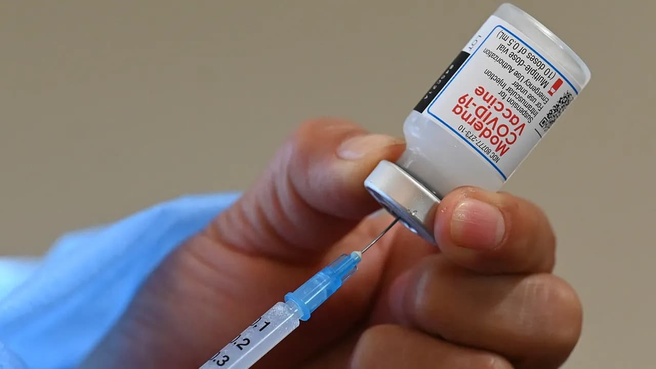 الاتحاد الأوروبي يوافق على لقاح موديرنا لمواجهة "أوميكرون"