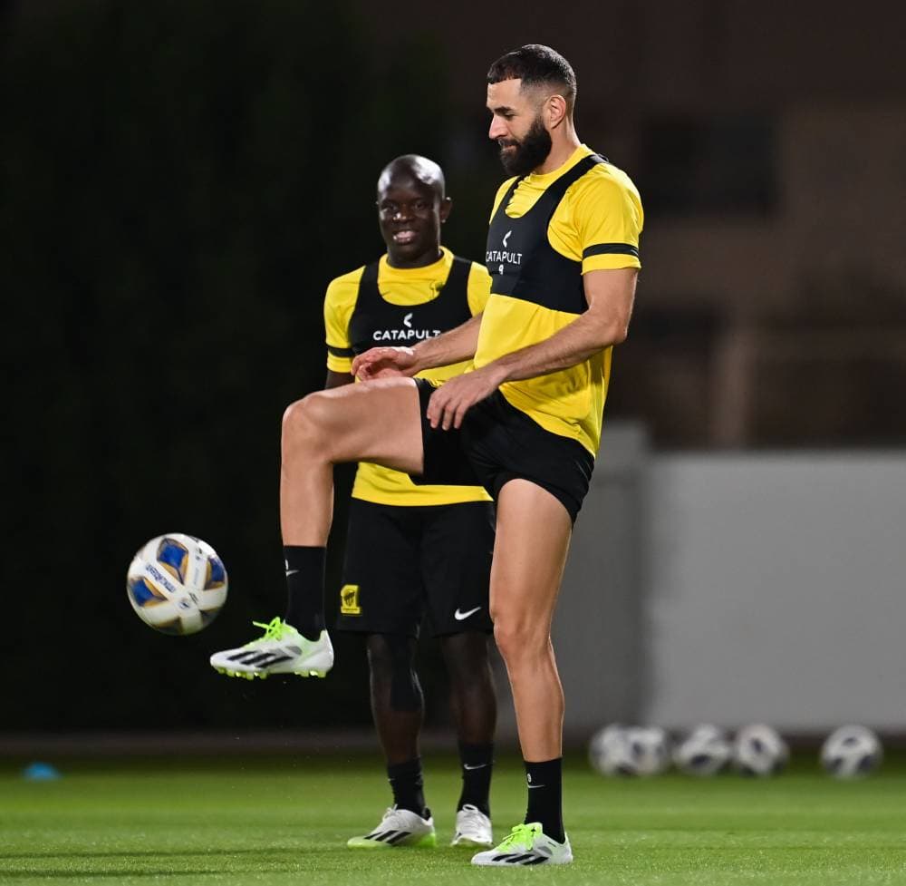 بنزيمة خلال تدريب الاتحاد. تصوير: علي خمج ـ "الاقتصادية"