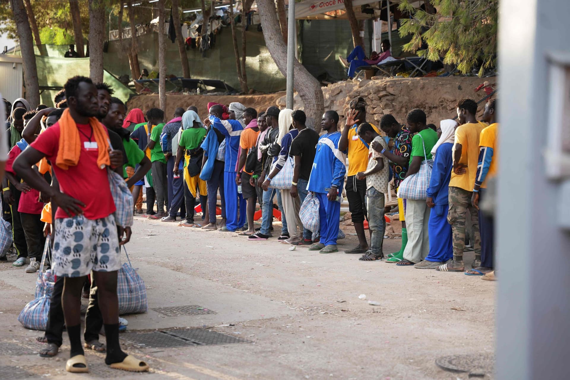 إيطاليا تشدد قوانينها ضد المهاجرين عبر زيادة مدة الاحتجاز إلى 18 شهرا