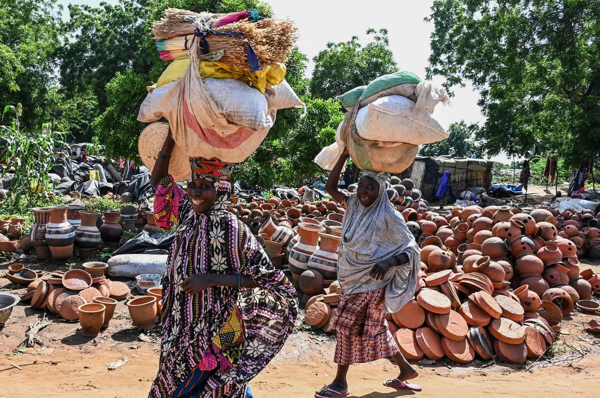 رغم انعدام الأمن .. العمل مستمر