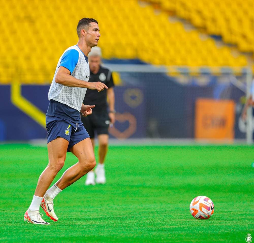 رونالدو خلال تدريب النصر أمس. مركز النصر الإعلامي
