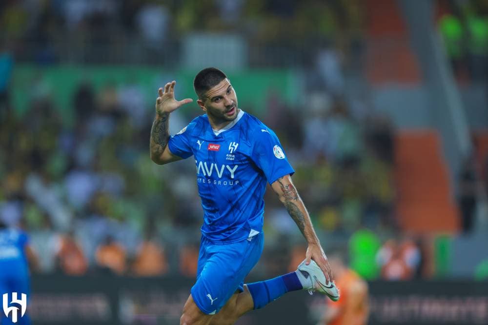 ميتروفيتش محتفلا بالهدف الأول للهلال. مركز الهلال الإعلامي