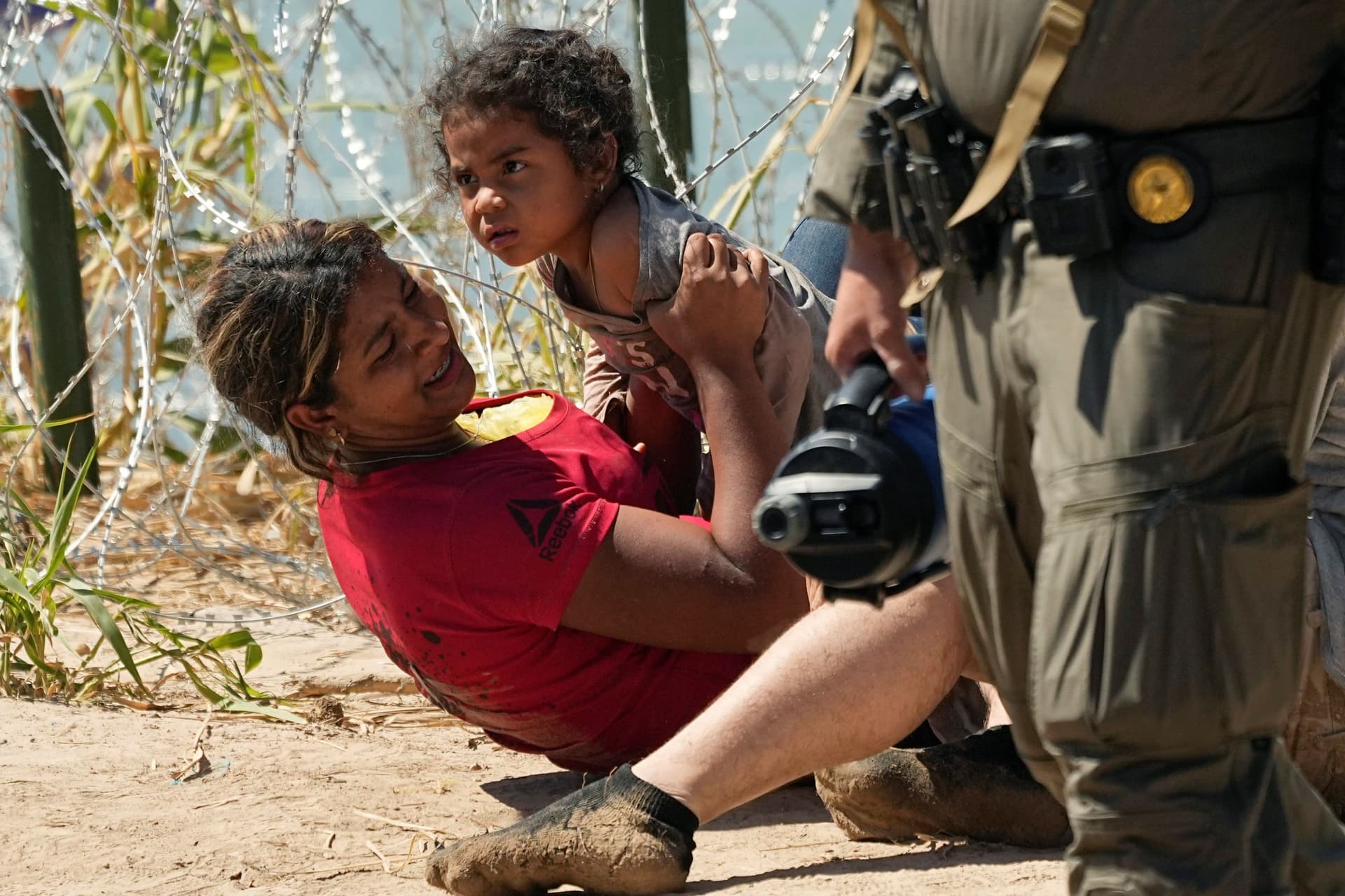 عبور الأسلاك الشائكة .. الصعب لم يأت بعد