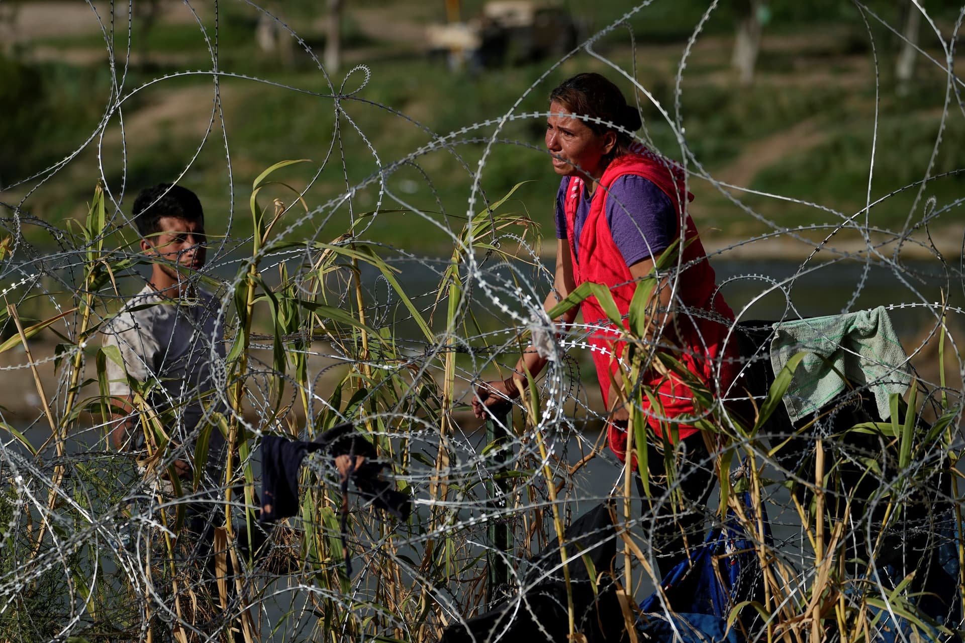 عبور الأسلاك الشائكة .. الصعب لم يأت بعد