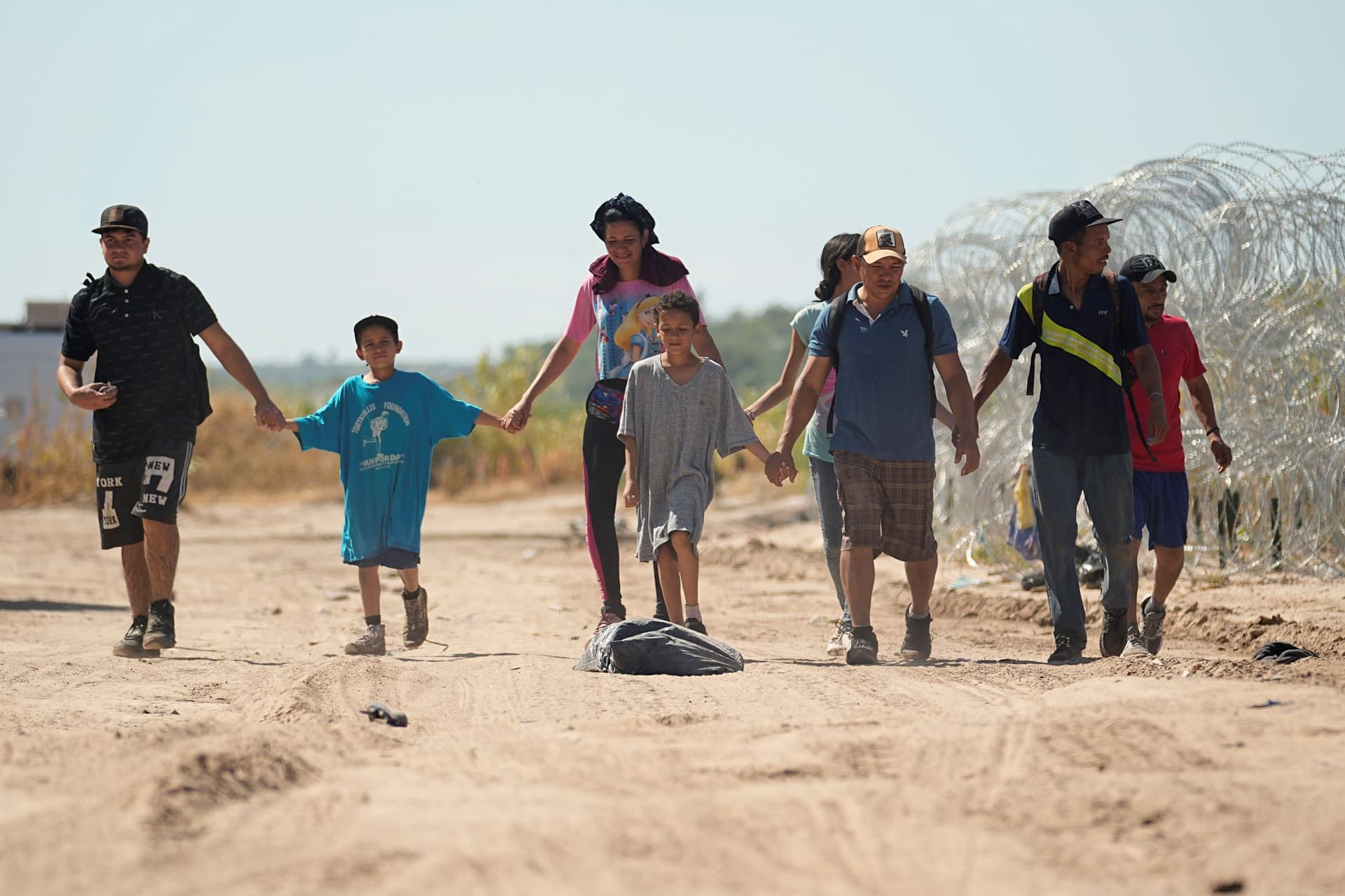 عبور الأسلاك الشائكة .. الصعب لم يأت بعد