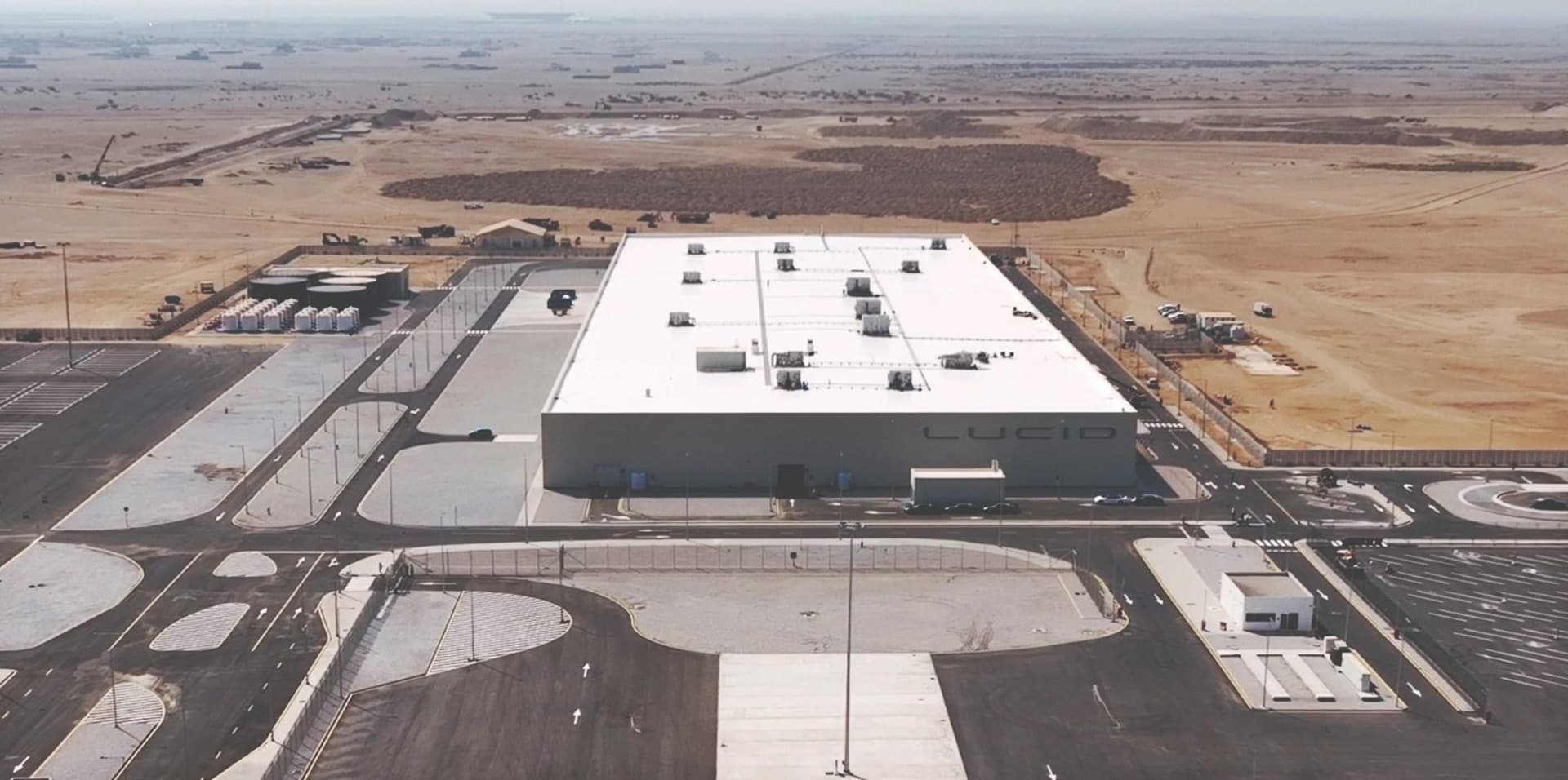 السعودية تعزز صناعة السيارات الكهربائية بتدشين أول مصنع عالمي لـ «لوسيد»