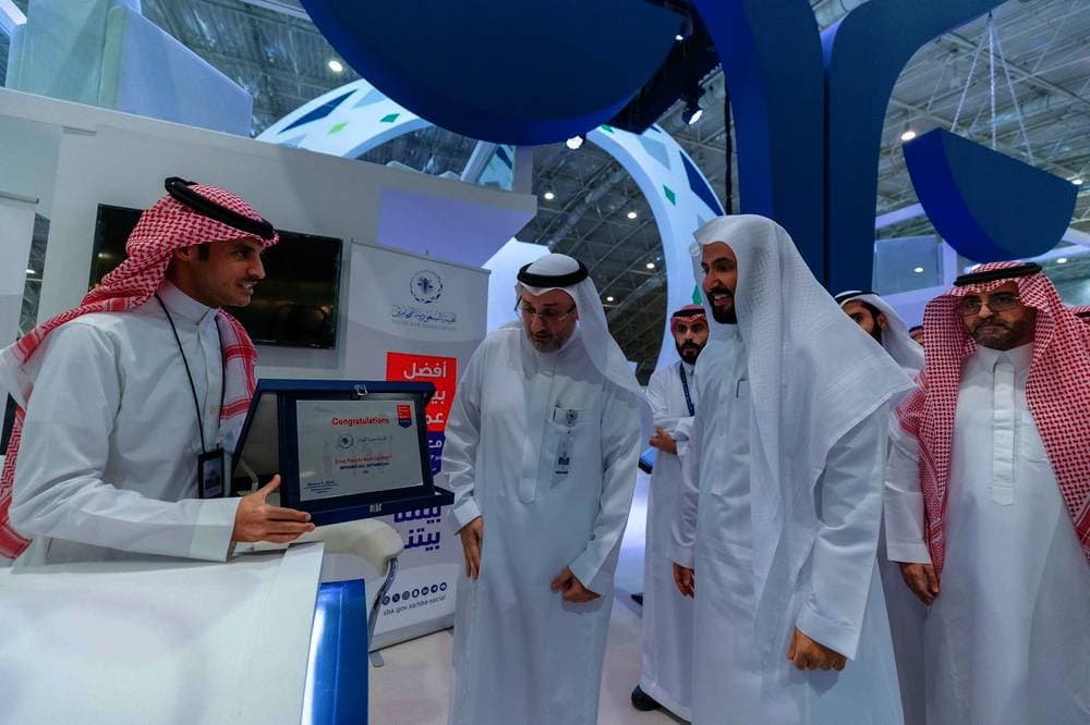 وزير العدل على هامش رعايته لملتقى التطوع القانوني 2023 في الرياض أمس. 