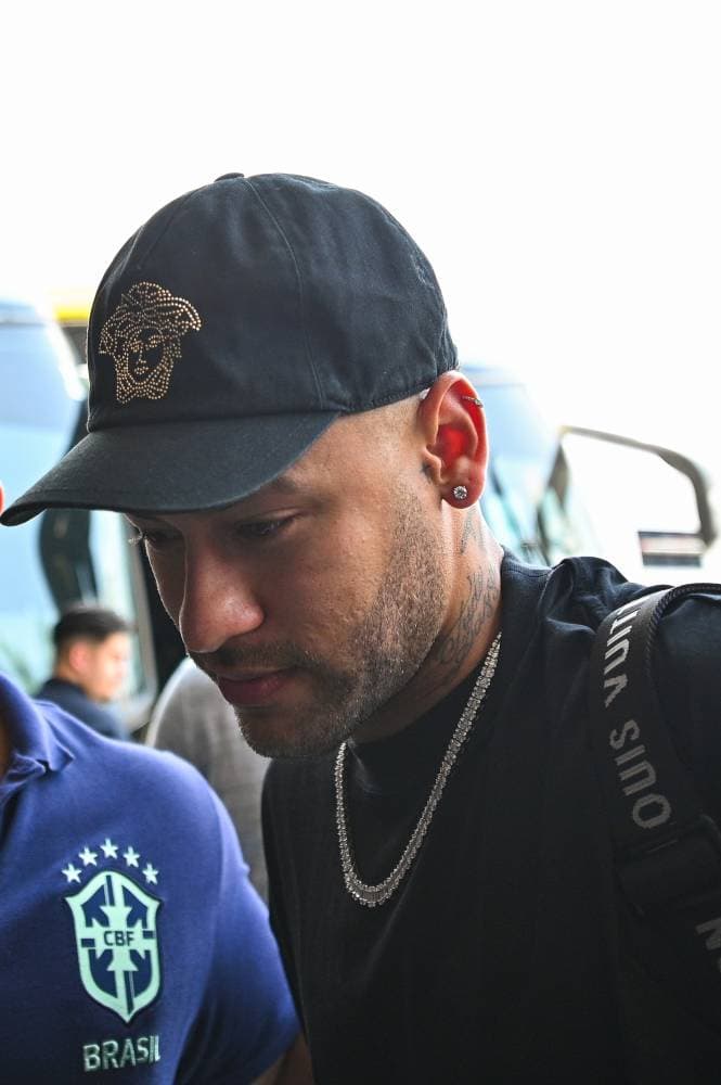 نيمار لحظة وصوله إلى فندق منتخب البرازيل في كويابا. أ.ب.إ