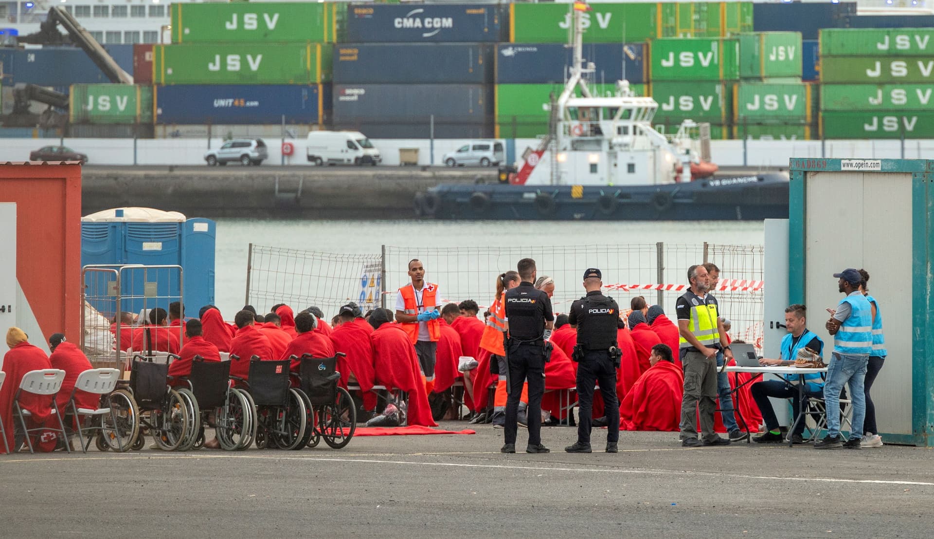 إسبانيا تعزز إمكاناتها للحد من الهجرة غير الشرعية إلى جزر الكناري