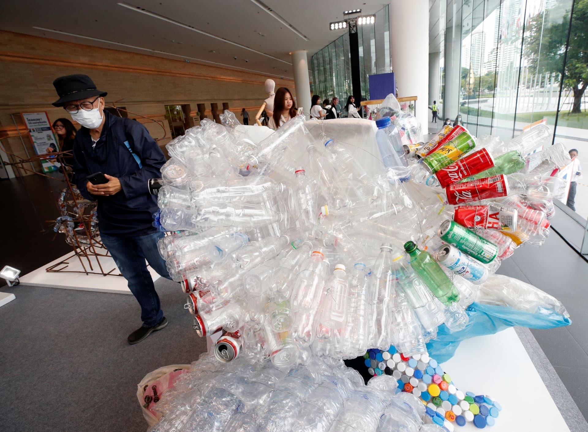 من القمامة إلى الكنز .. مشاريع مبتكرة للحفاظ على البيئة